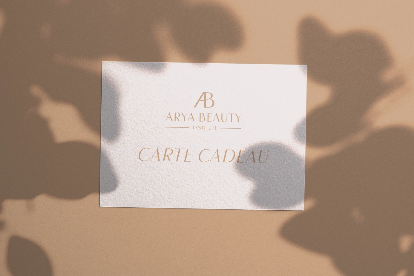 carte cadeau Arya Beauty sur fond beige